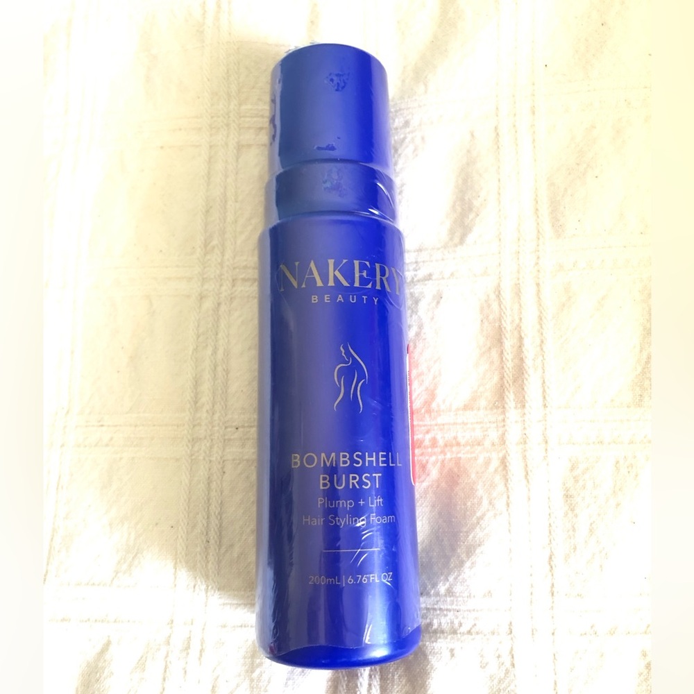 nakery beauty bombshell Burt's styling hair foam 200ml
